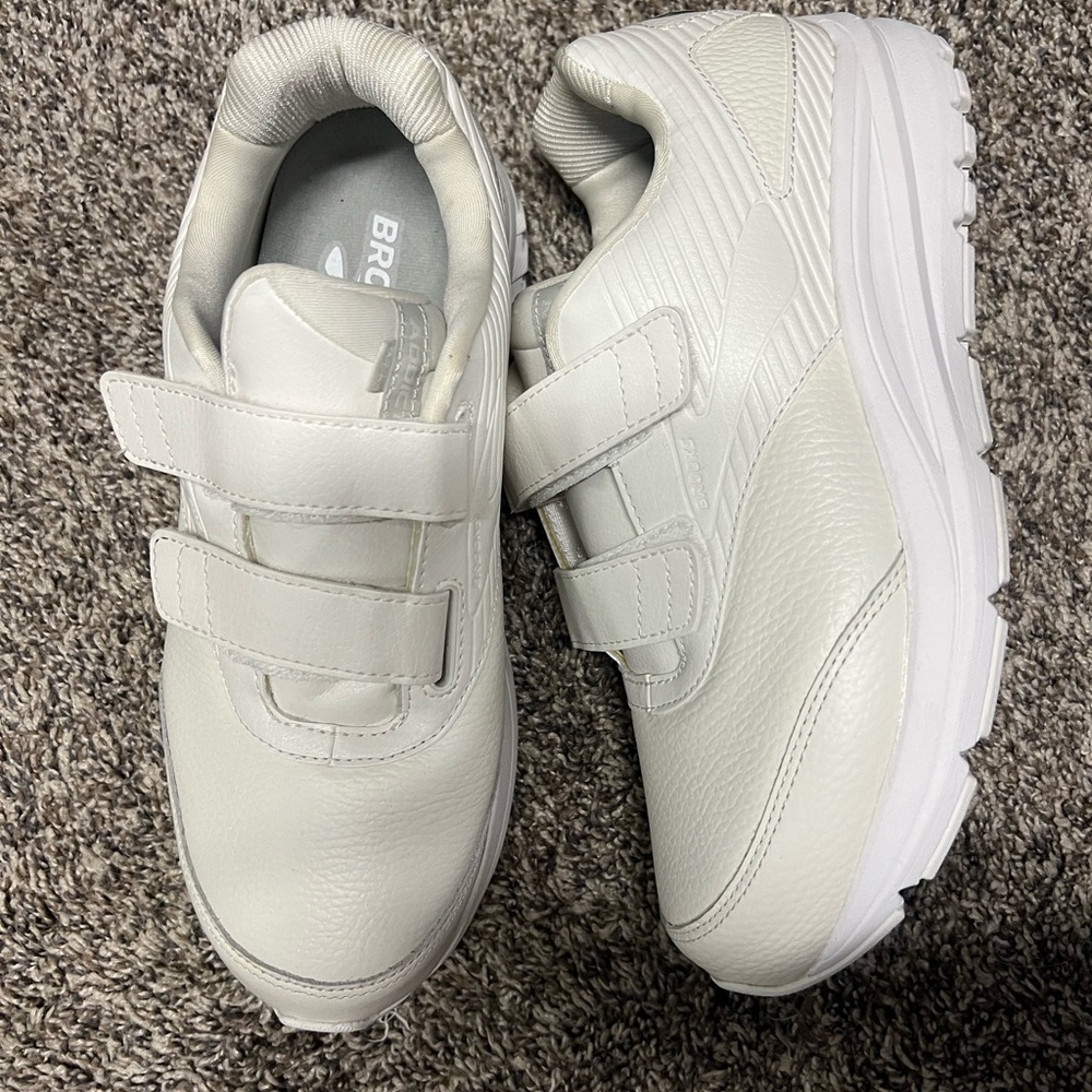 Brooks Women's White Athletic Shoes
